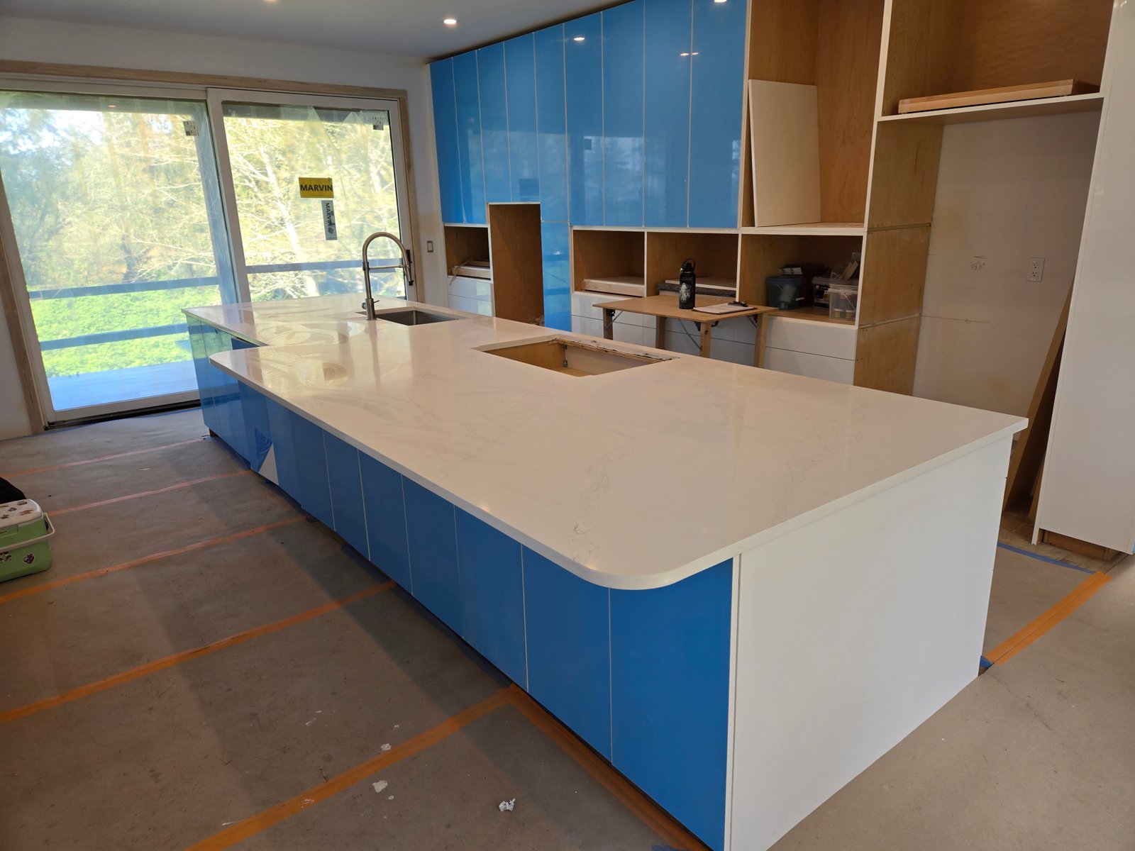 High gloss cabinet construction